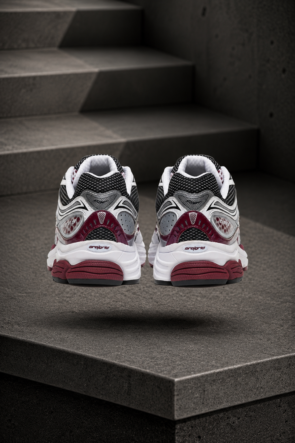 SAUCONY — ProGrid Omni 9 — White / Black / Burgundy