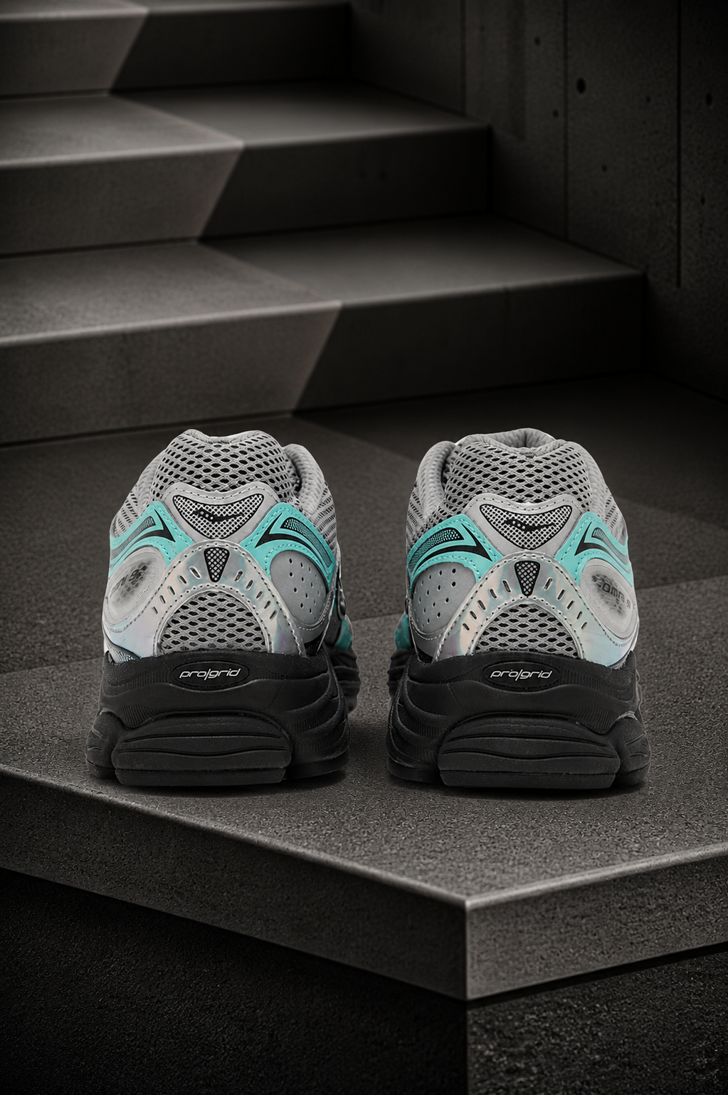 SAUCONY — ProGrid Omni 9 — Grey / Turquoise / Black