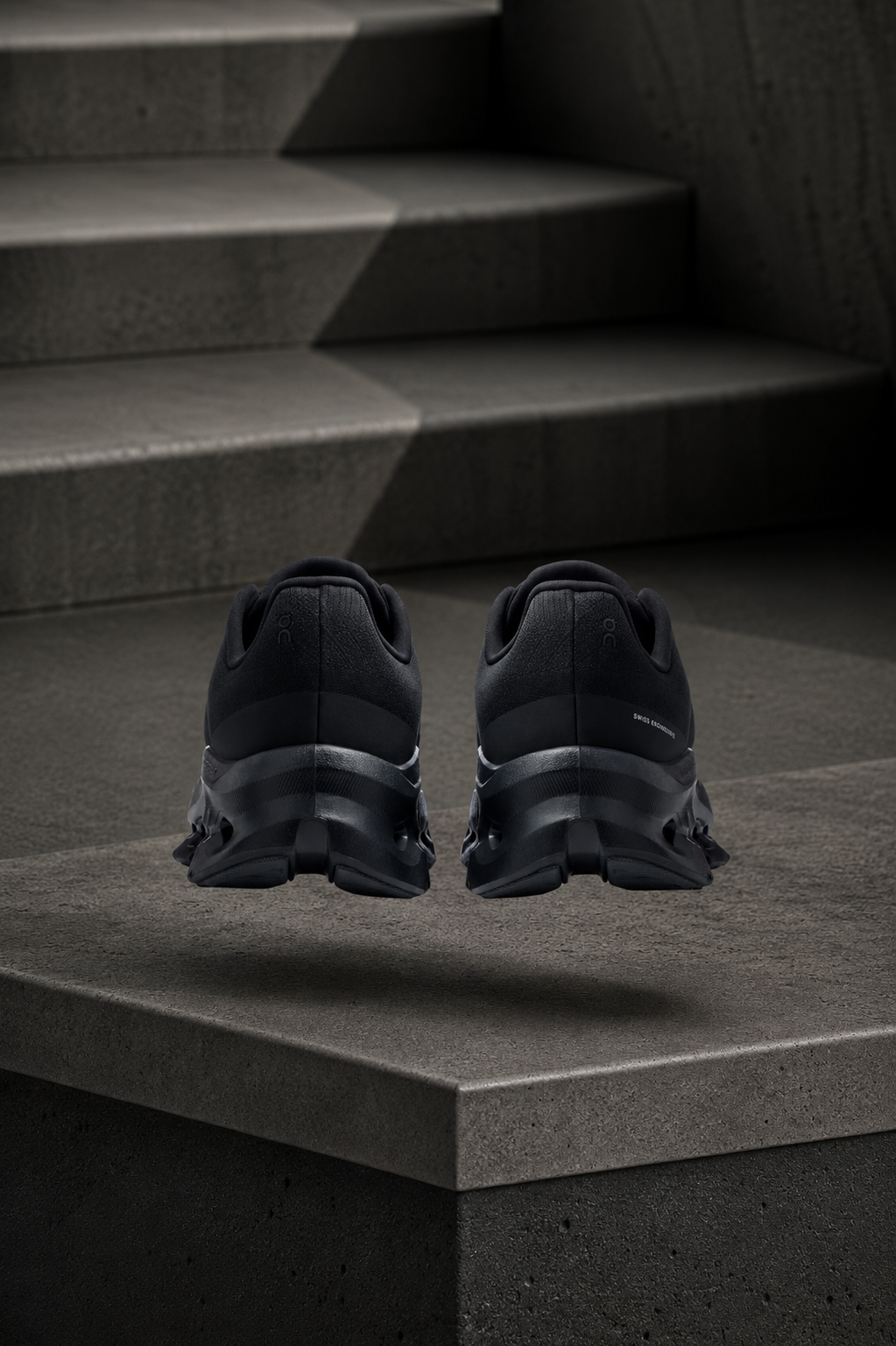 On Cloudtilt « Triple Black »