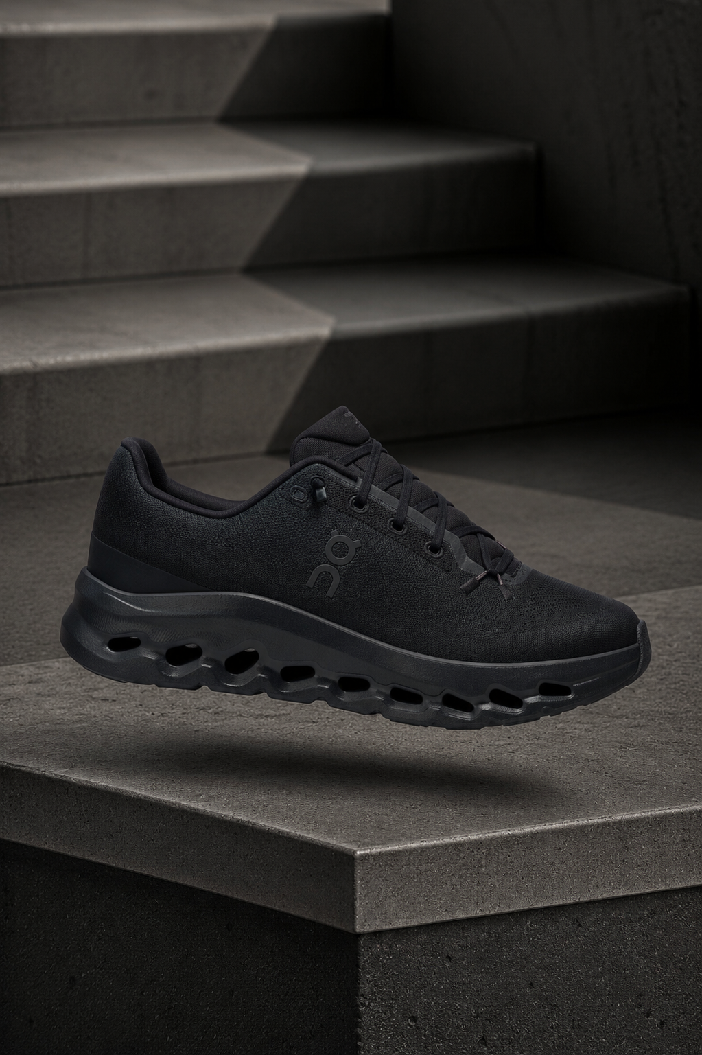 On Cloudtilt « Triple Black »