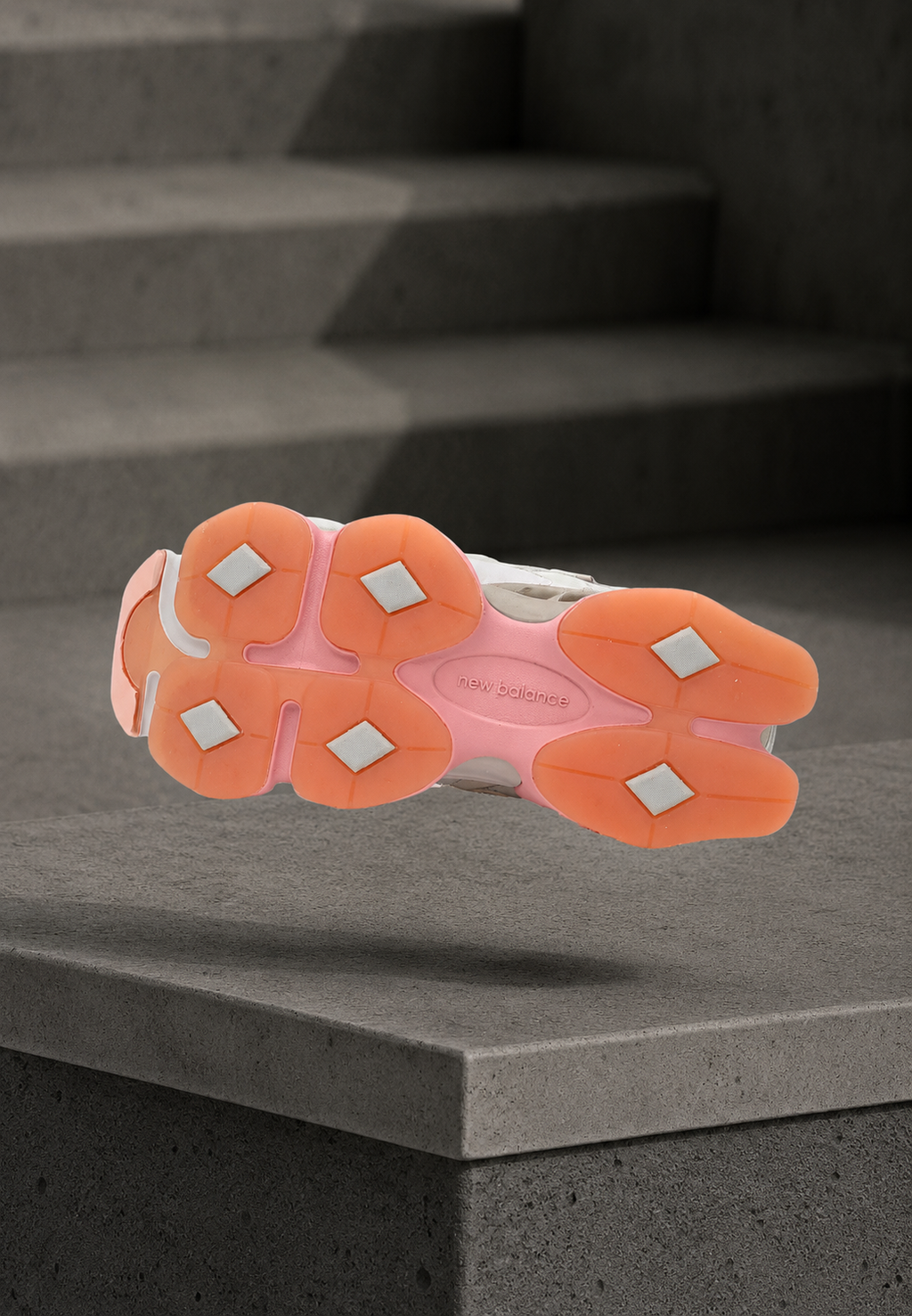 NEW BALANCE — 9060 — Gris / Pêche / Rose