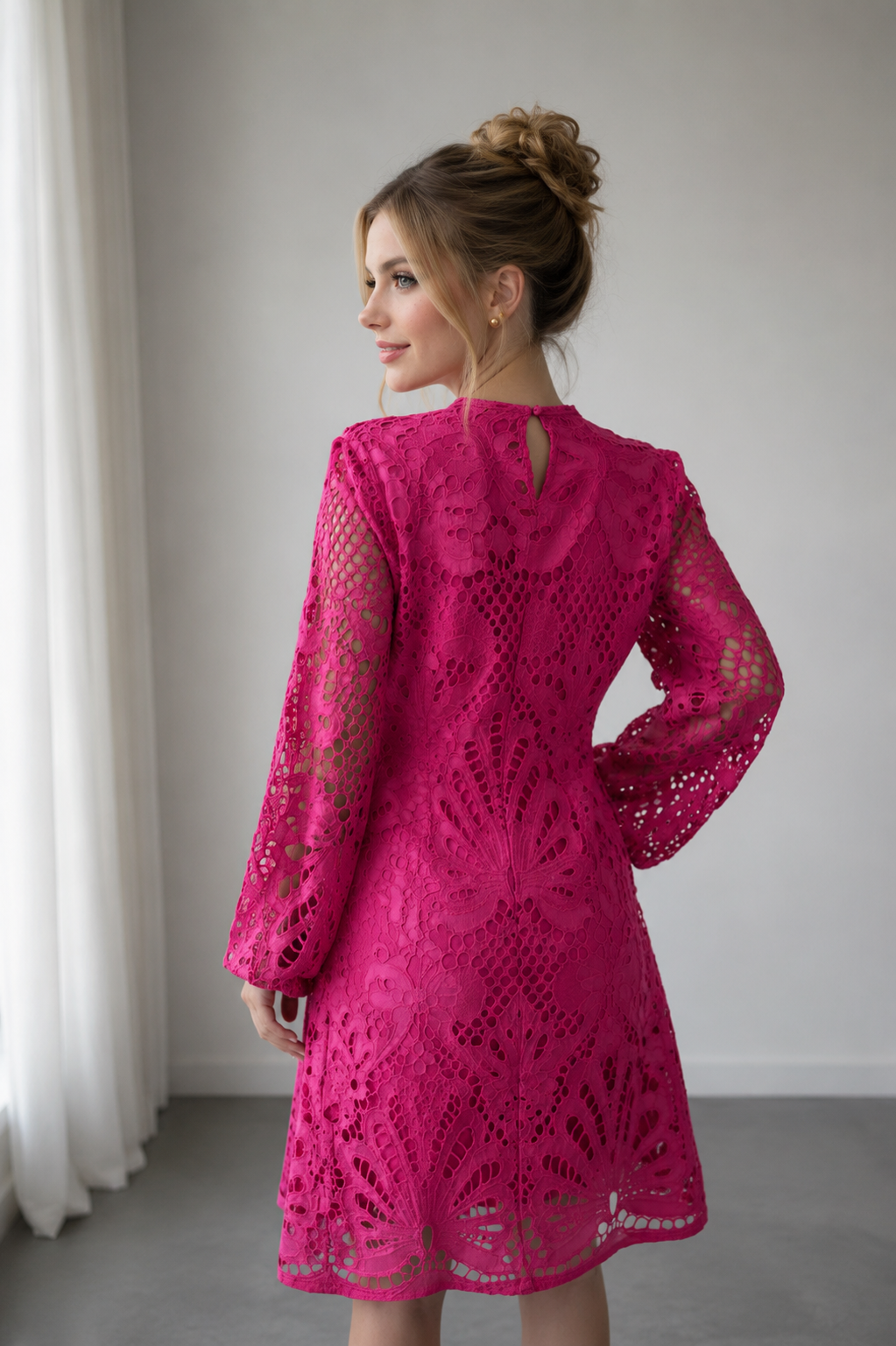Mini Robe En Dentelle Florale Rose Vif – Manches Cloche Dos Trou de Serrure Femme