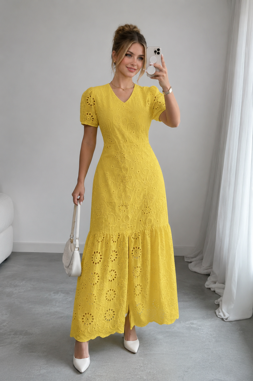 Robe Longue Brodée à Œillets & Col en V ✨
