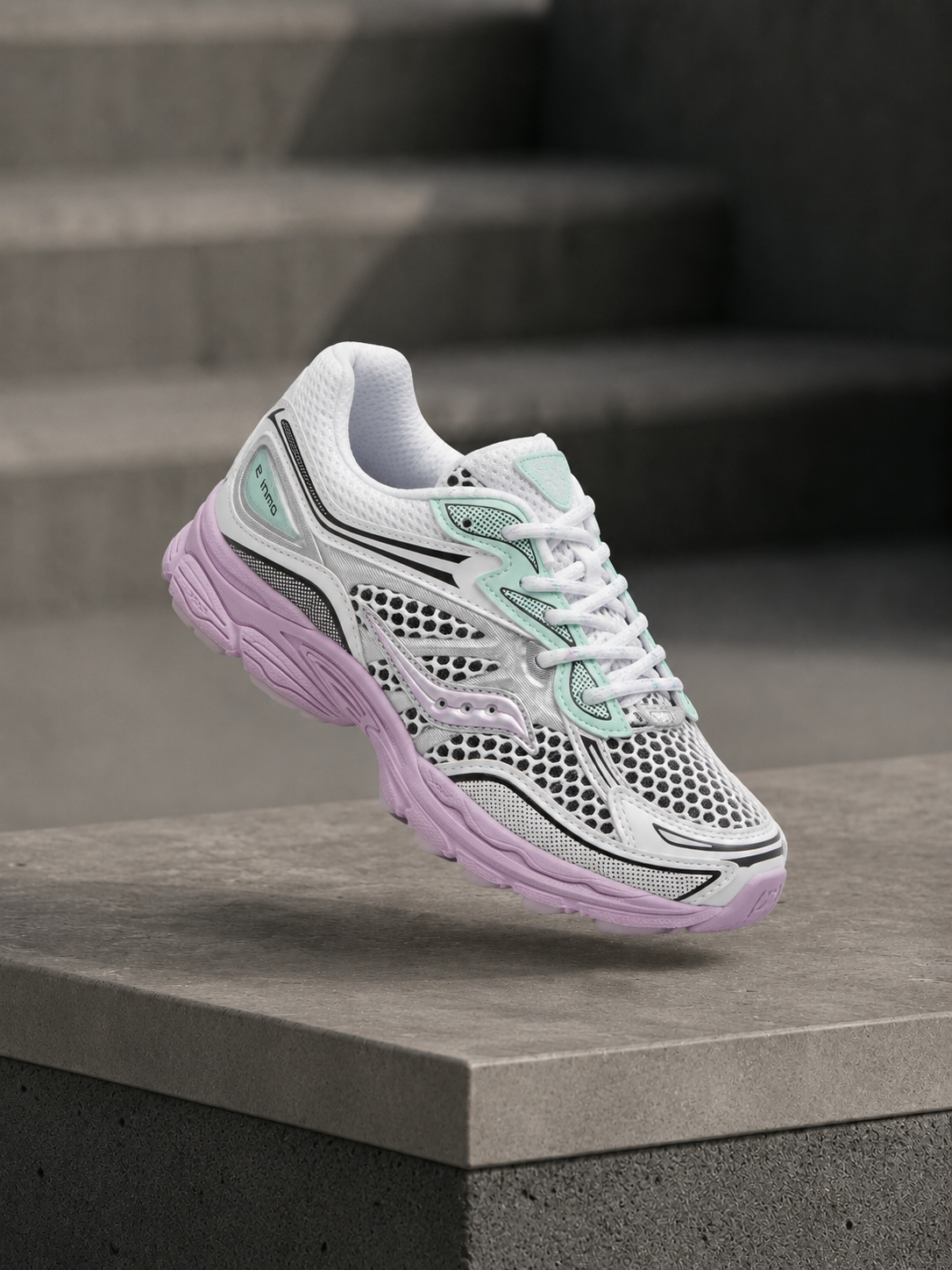 Saucony ProGrid Omni 9 – Rose / Blanc / Gris Métallique