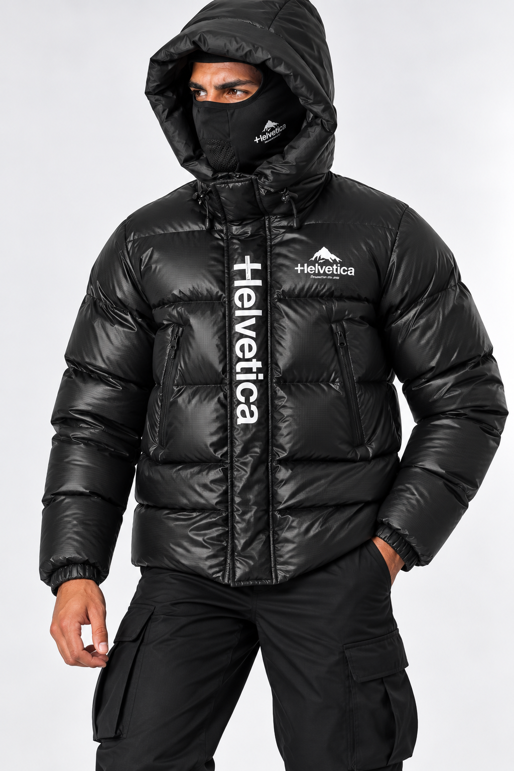 Doudoune Helvetica Capri Noire à Capuche – Cagoule Amovible, Logo Vertical