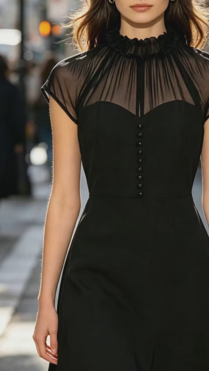 Robe Midi Élégante Noire en Maille à Col Volanté