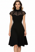 Robe noire avec visage